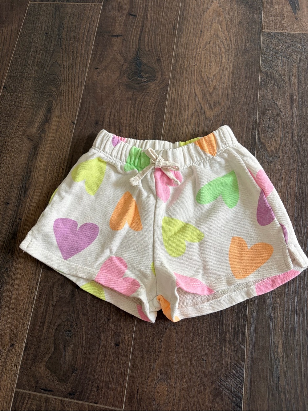 Zara Cream Shorts with Multicolor Heart Print